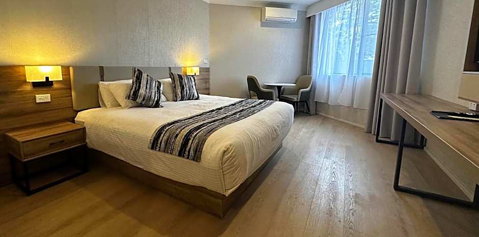 Charbonnier Motor Inn