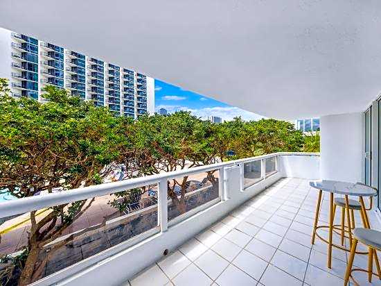 Bay Overlooking Condo with Balcony