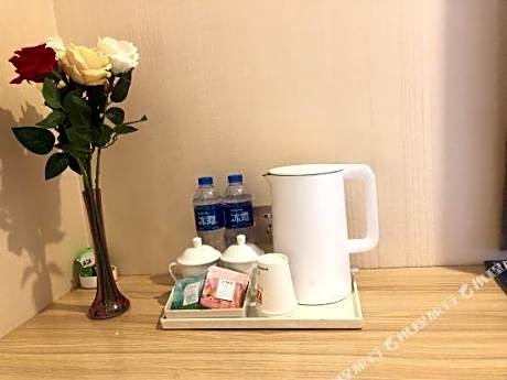 Discovery Hotel (Guangzhou Railway Station Sanyuanli Subway Station)