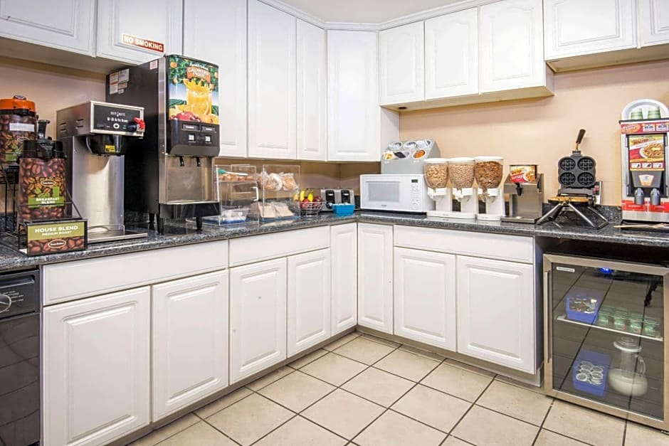 Microtel Inn & Suites by Wyndham Tulsa - Catoosa Route 66