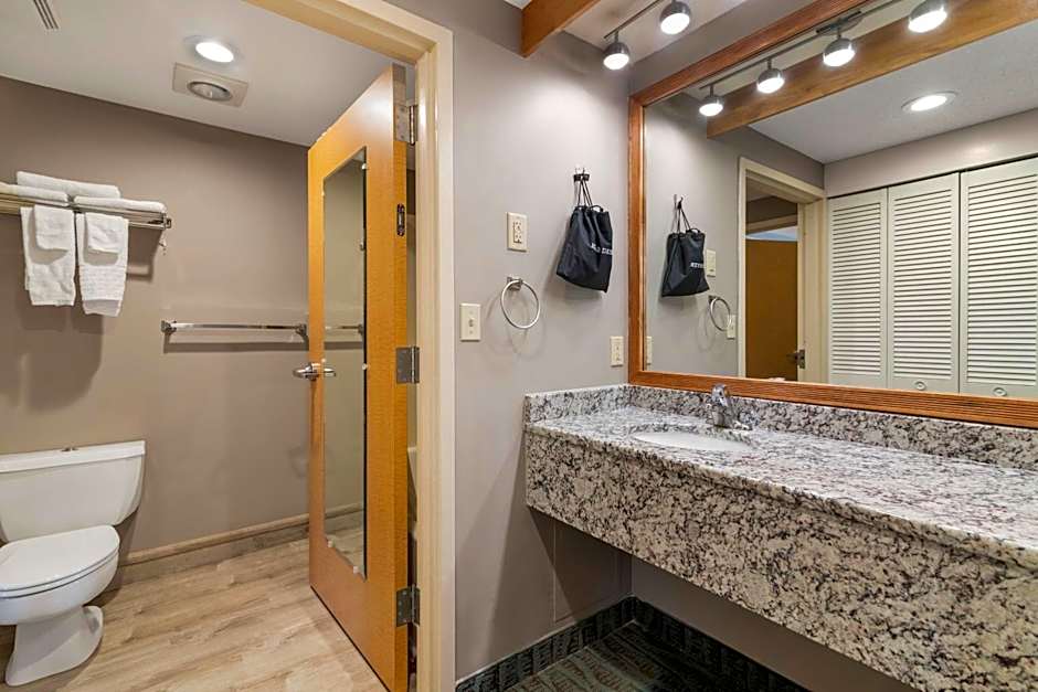 Best Western Plus Executive Court Inn & Conference Center