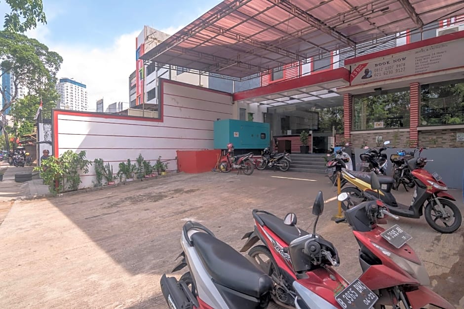 RedDoorz near RS Husada