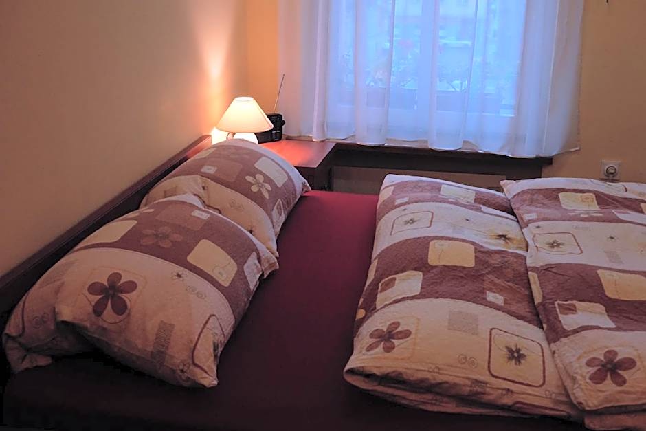 Academus Pub & Guest House