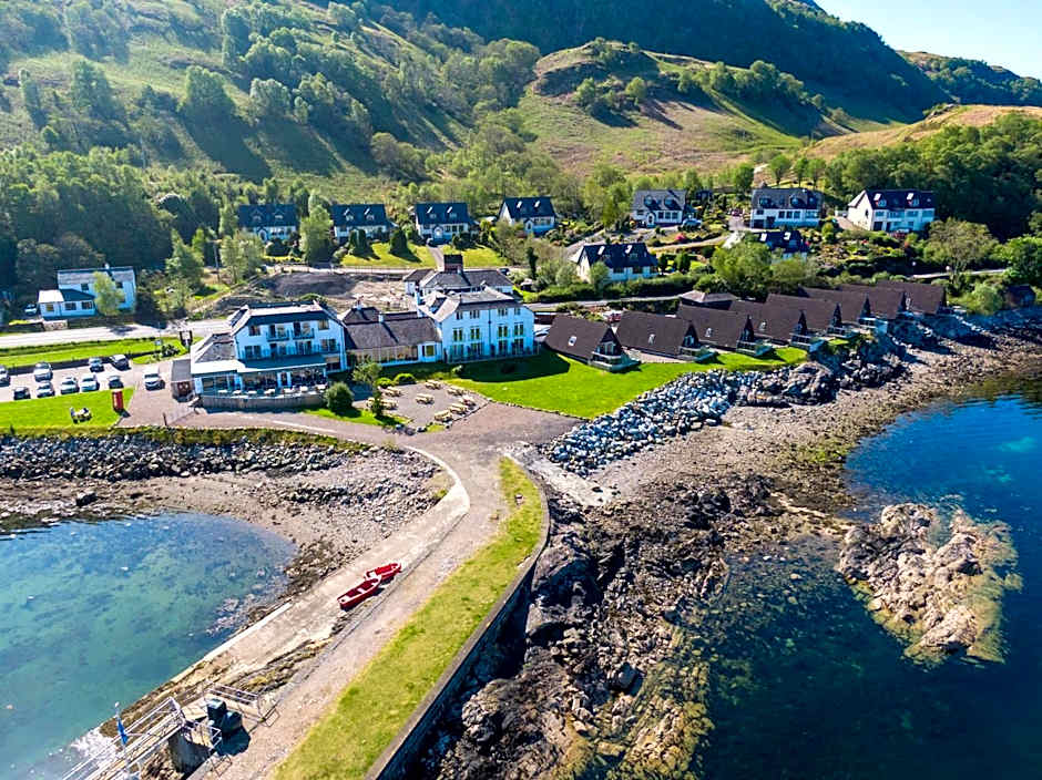 Hollytree Hotel and Swimming pool