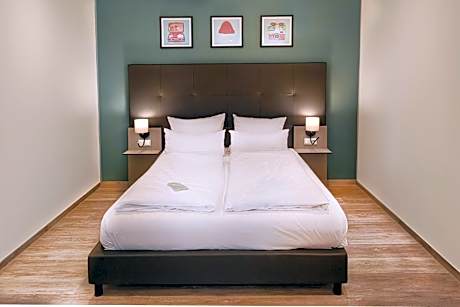 Standard Queen Room