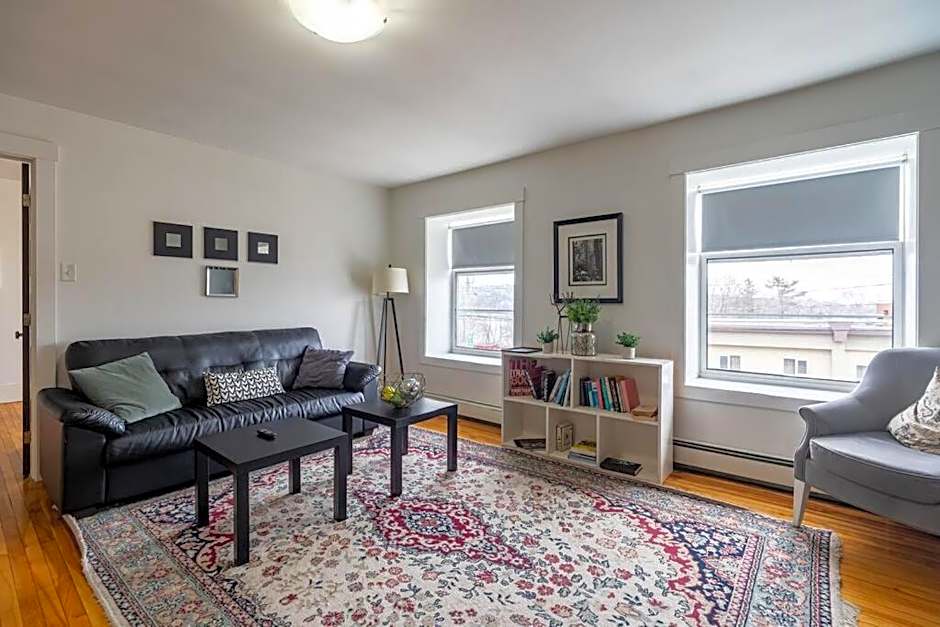 Large & Sunny Beautiful Home #103