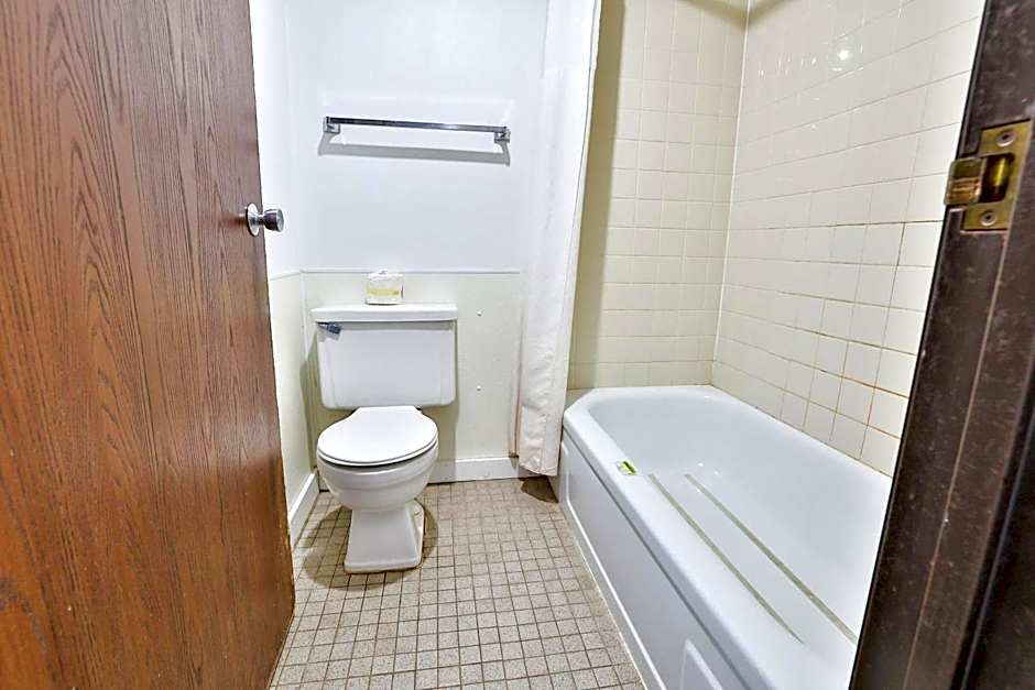 OYO Hotel Pipestone MN, Canterbury Park