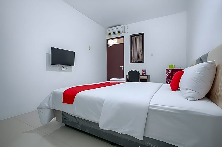 RedDoorz @ Kertajaya Surabaya