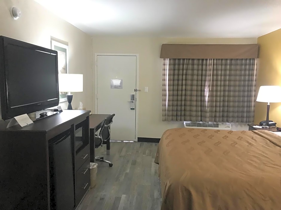 Quality Inn & Suites near Downtown Mesa