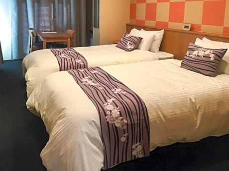 Twin Room with Shower