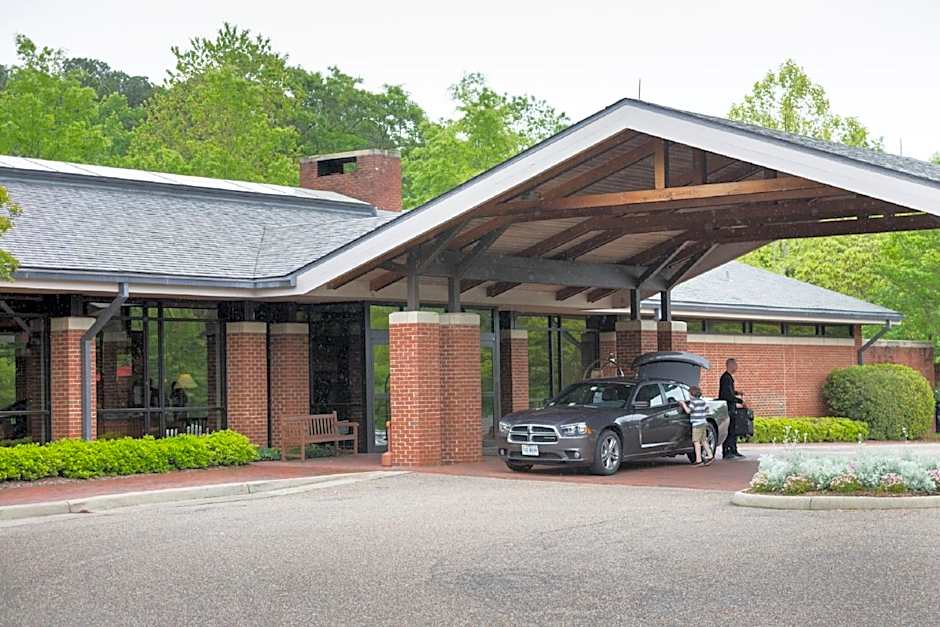 Williamsburg Woodlands Hotel & Suites, an official Colonial Williamsburg Hotel