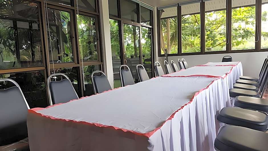 First And Frang Hotel