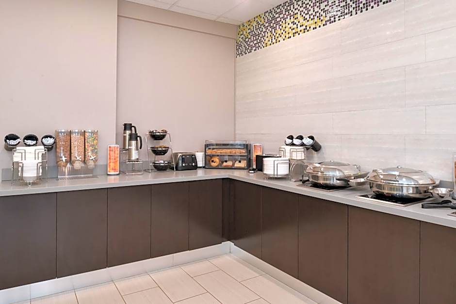 La Quinta Inn & Suites by Wyndham Indianapolis South