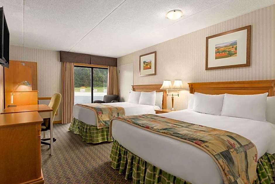 Travelodge by Wyndham Owen Sound ON