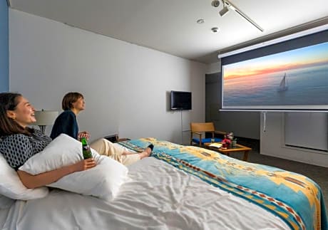 Theater Superior King or Twin Room with Private Bathroom