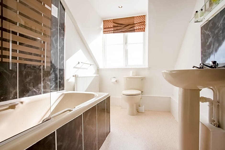 OYO Cliffemount Hotel