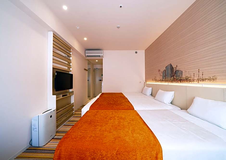 Ours Inn Hankyu