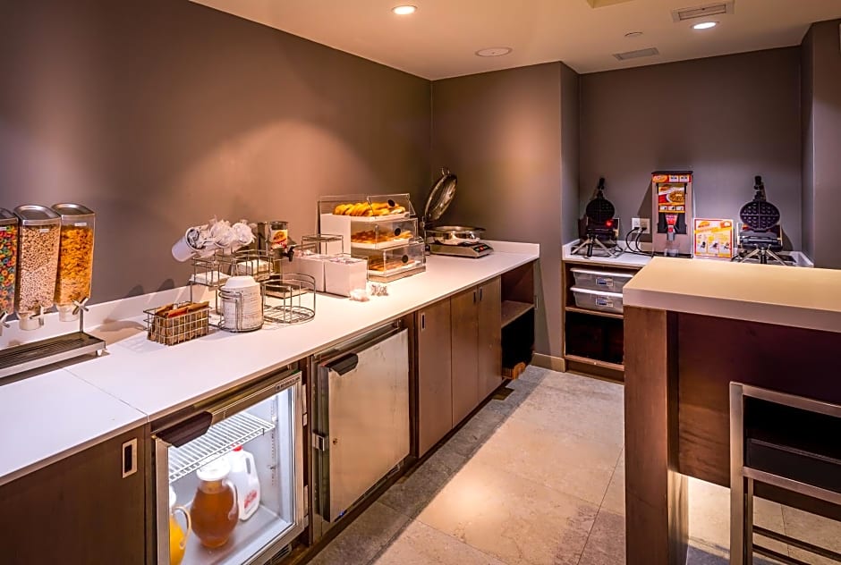La Quinta by Wyndham Time Square South