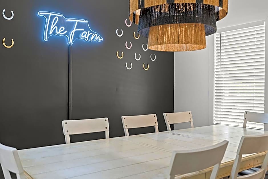 Grandma's Farm on 6 acres with Lighted Barn and River Access