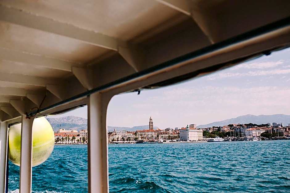 Booze & Snooze Social Hostel