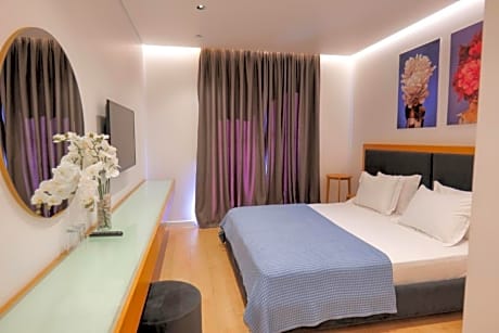 Deluxe Double Room with Side Sea View