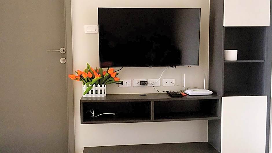 the base 网红公寓 市中心核心区顶层无边泳池俯瞰整个芭堤雅海湾