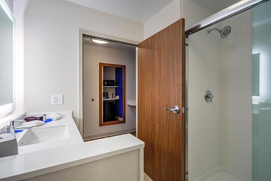 Holiday Inn Express & Suite Milroy - Reedsville By IHG