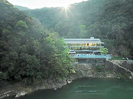 Yakamoz Qianchuan Hotel