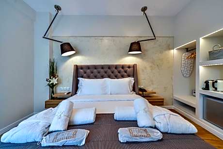 Suite with Acropolis View and Heated Plunge Pool