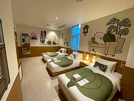 Triple Room with Shared Shower and Toilet
