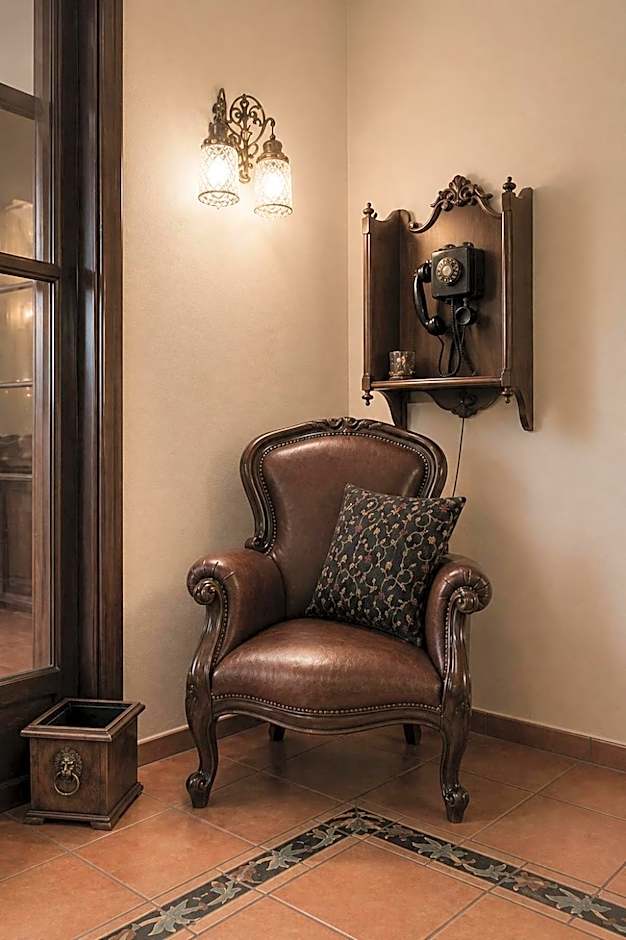 Hotel Doupiani House