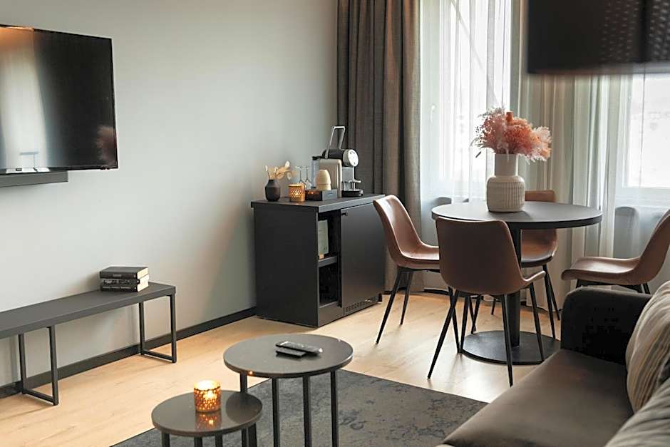 Home Hotel 1624