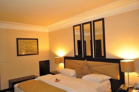 Standard double room with airport transfer