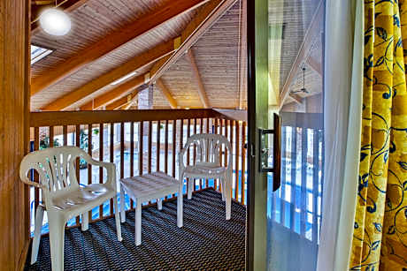 1 King Bed Suite Nonsmoking