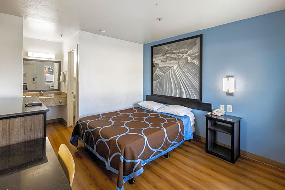 Super 8 by Wyndham Phoenix West