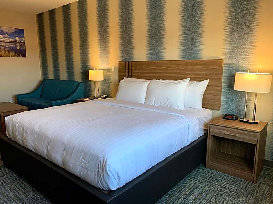 Meridian Inn & Suites Regina Airport