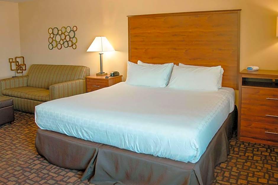 Grand Forks Lodge and Suites