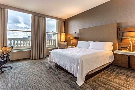 1 King Bed