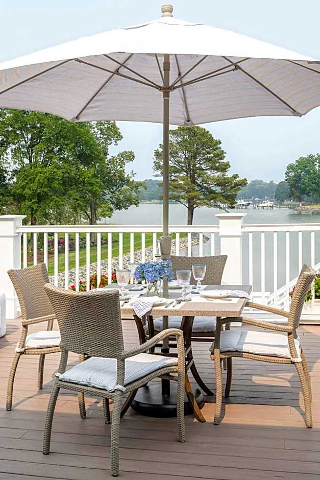 The Oaks Waterfront Hotel