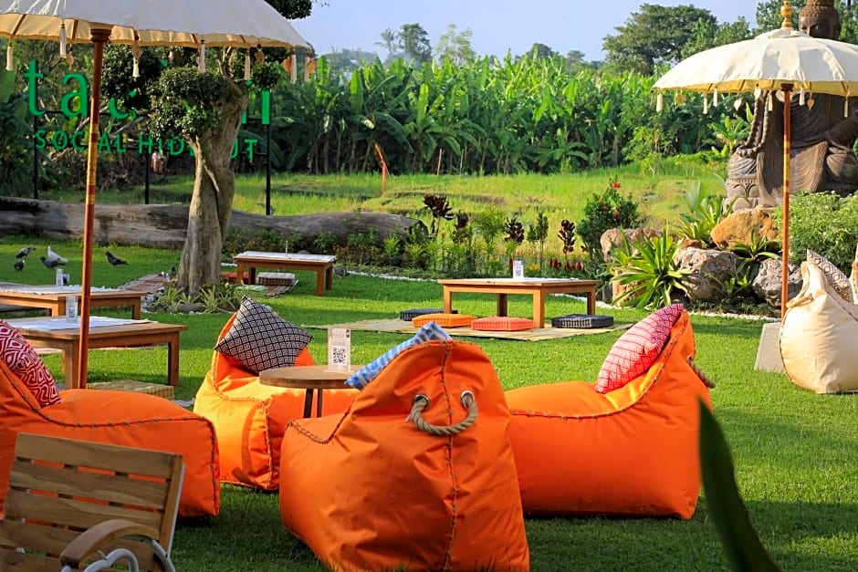 Taulan Villa by Social Hideout