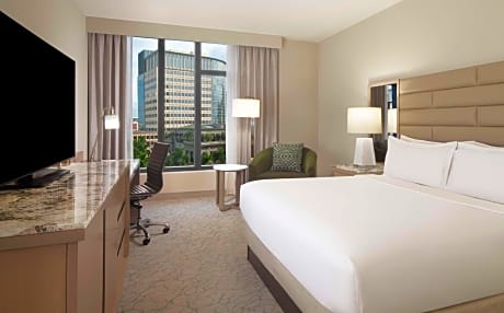 1 King Bed Deluxe City View