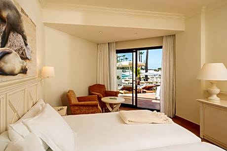 double side sea view private garden pool access single use