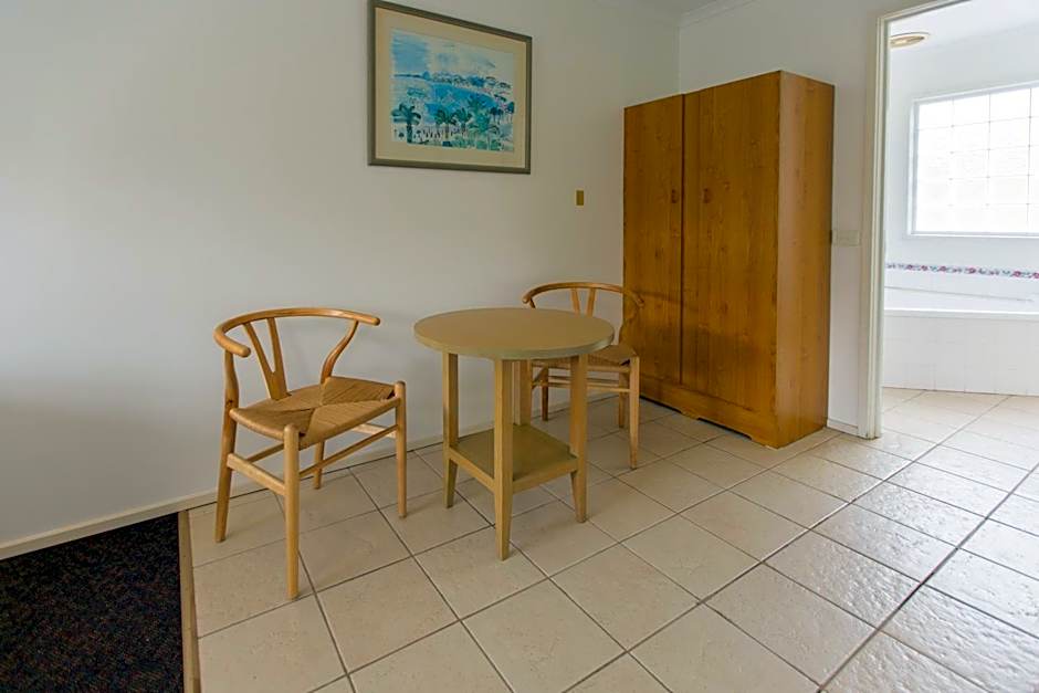 Fox on the Run - Motel Kilmore