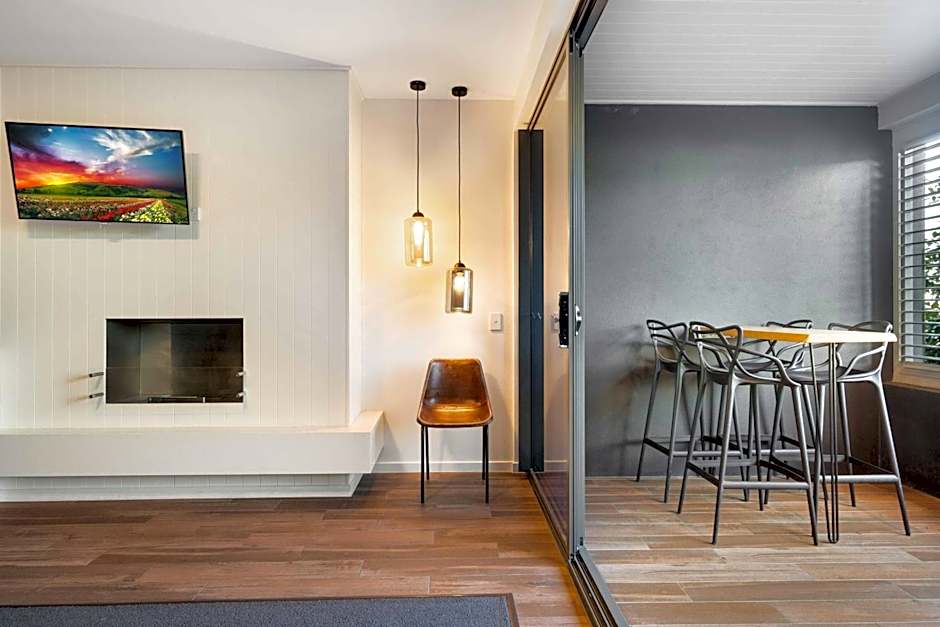 Luxury Spa Retreat with Ocean and Hinterland Views