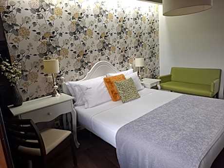 Apartment with Mountain View