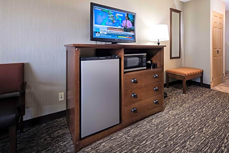 Suite-1 King Bed - Non-Smoking, High Speed Internet Access, Sofabed, Whirlpool, Fireplace, Microwave And Refrigerator