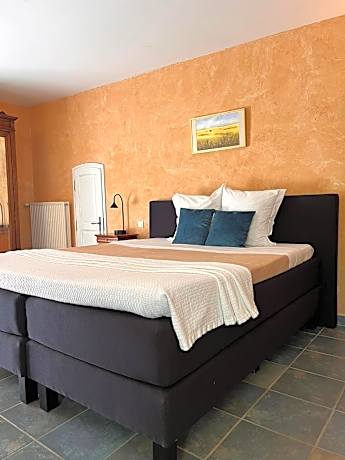Queen Room with Garden View