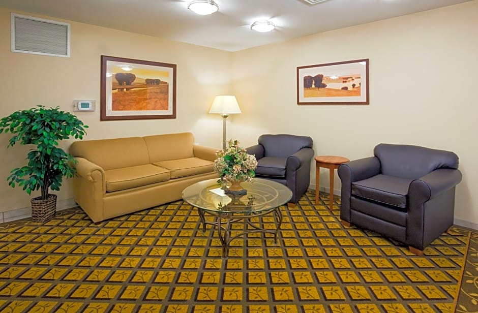 Candlewood Suites Milwaukee Brown Deer Hotel