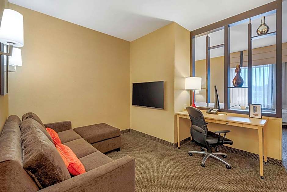 Cambria Hotel Akron - Canton Airport
