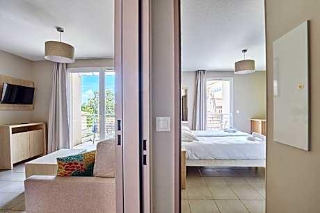 Interconnecting 2-Bedroom Apartment
